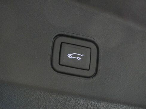 Used 2025 Cadillac Lyriq Sport AWD/4WD image 38