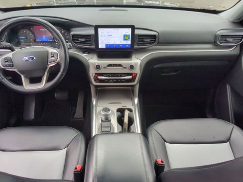 Certified 2022 Ford Explorer XLT w/ XLT Sport Appearance Package image 18