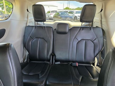 Used 2023 Chrysler Pacifica Touring-L FWD image 30