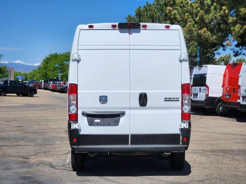 Used 2025 RAM ProMaster 2500 w/ Convenience Group FWD image 10