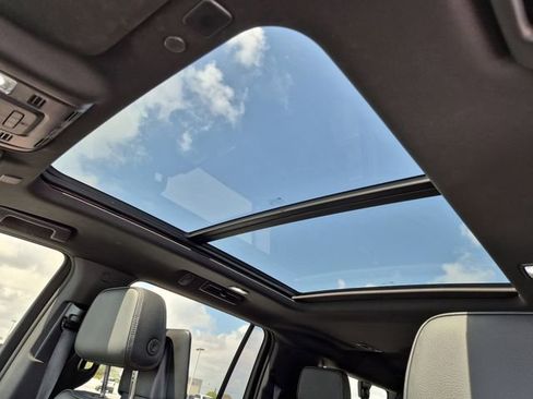 Used 2021 GMC Yukon XL Denali w/ Advanced Technology Package image 18