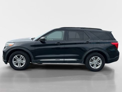 Used 2022 Ford Explorer XLT w/ Equipment Group 202A AWD/4WD image 2