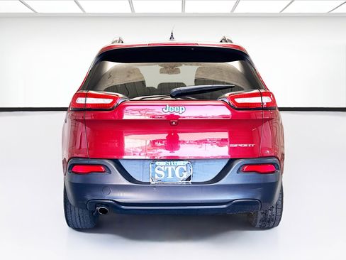 Used 2017 Jeep Cherokee Sport image 5