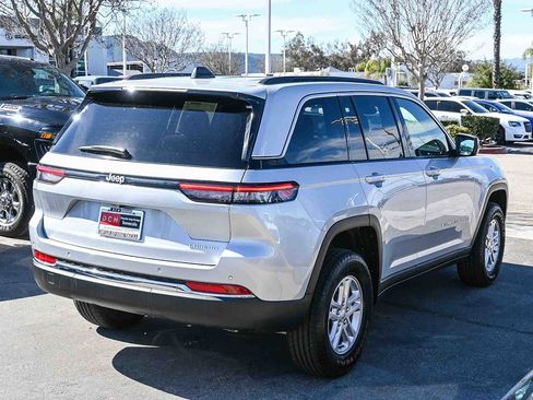 New 2025 Jeep Grand Cherokee Laredo image 4