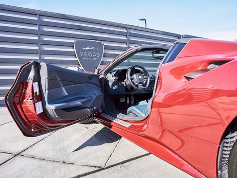 Used 2019 Ferrari 488 Spider image 35