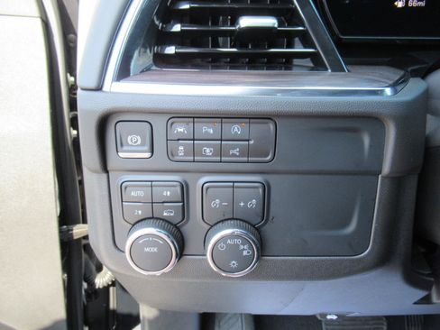 Used 2025 Chevrolet Tahoe LT AWD/4WD image 20