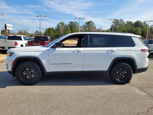 New 2024 Jeep Grand Cherokee L Altitude image 5