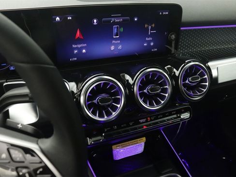 New 2025 Mercedes-Benz GLB 250 image 6