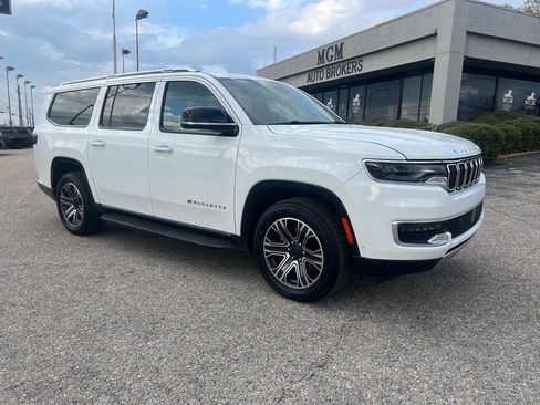 Used 2024 Jeep Wagoneer L Series II image 25