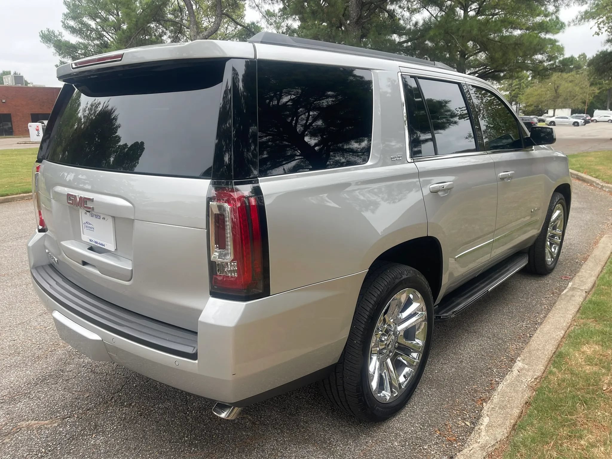 Used 2019 GMC Yukon SLT w/ Premium Edition RWD image 5