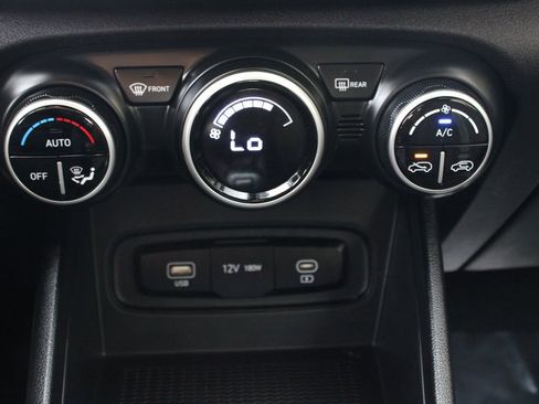 Used 2023 Hyundai Venue SEL FWD image 35