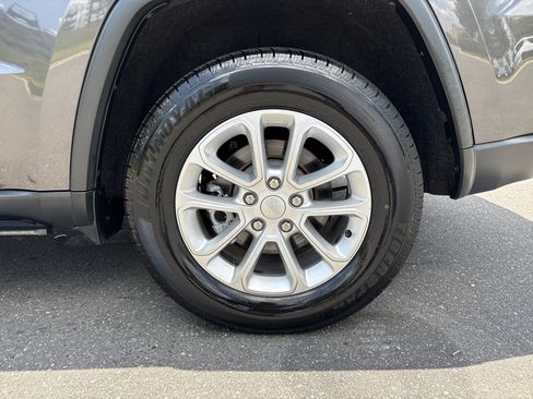 Certified 2021 Jeep Grand Cherokee Laredo AWD/4WD image 12