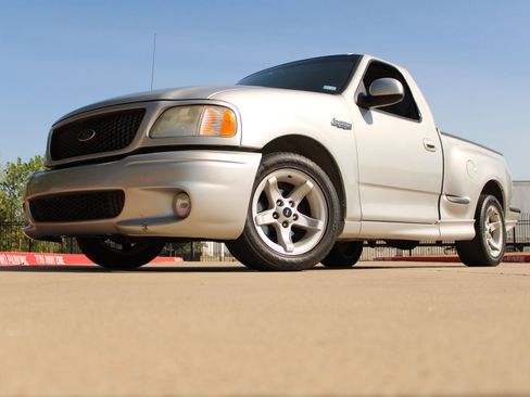 Used 2000 Ford F150 Lightning RWD image 4
