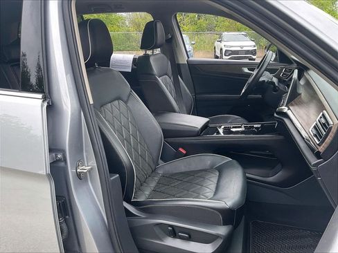 Used 2024 Volkswagen Atlas SEL Premium R-Line AWD/4WD image 11