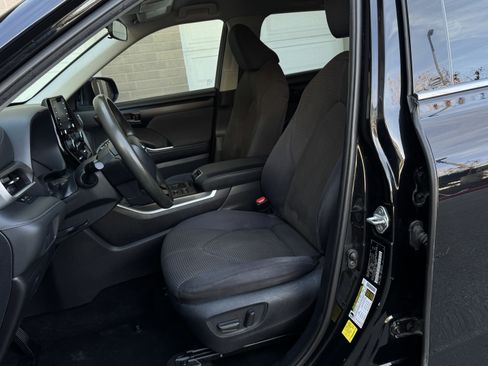 Used 2020 Toyota Highlander L image 13