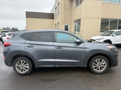 Used 2017 Hyundai Tucson SE FWD image 2