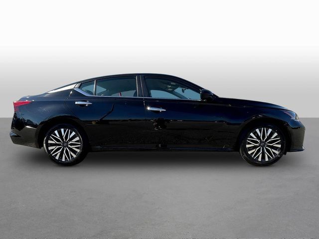 Used 2025 Nissan Altima 2.5 SV FWD image 8