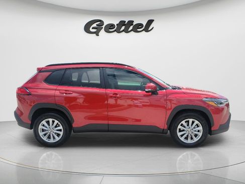 Certified 2022 Toyota Corolla Cross LE FWD image 4