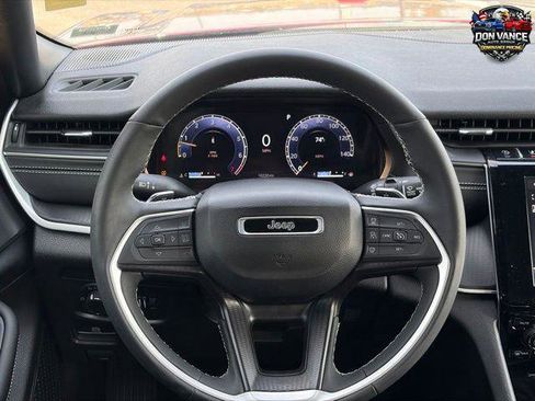 Certified 2025 Jeep Grand Cherokee Altitude image 14