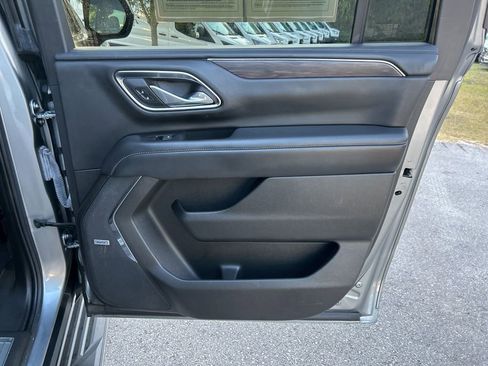Used 2023 Chevrolet Suburban LT image 45