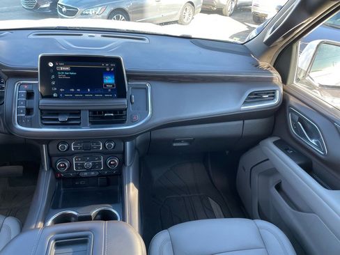 Used 2022 Chevrolet Suburban LT w/ Luxury Package image 10