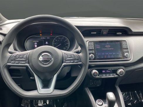 Used 2019 Nissan Kicks SV FWD image 11