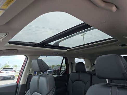 New 2025 Honda Pilot Touring image 4