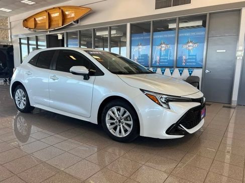 Used 2023 Toyota Corolla SE w/ SE Premium Package FWD image 2