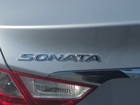 Used 2012 Hyundai Sonata GLS FWD image 6