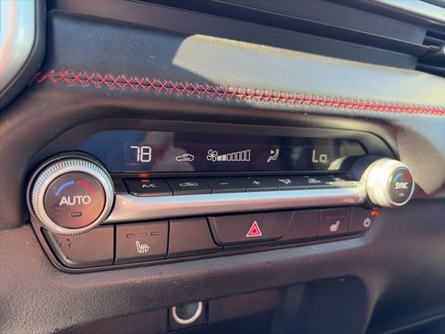 Used 2025 MAZDA CX-50 AWD 2.5 Hybrid w/ Premium Pkg image 17