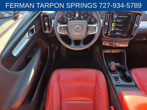 Used 2020 Volvo XC40 T5 Momentum w/ Premium Package image 14