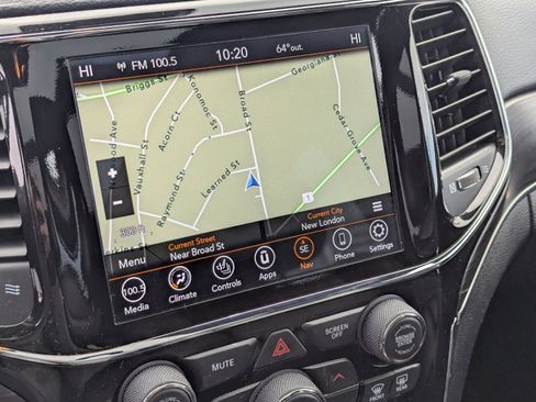 Certified 2022 Jeep Grand Cherokee Limited w/ Tech Group image 18