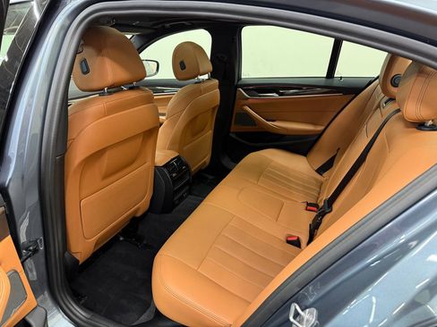 Used 2022 BMW 530i xDrive w/ Premium Package image 8