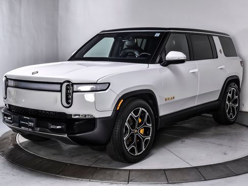 Used 2024 Rivian R1S Adventure AWD/4WD image 2