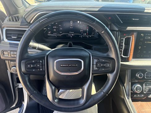 Used 2023 GMC Yukon Denali Ultimate AWD/4WD image 15