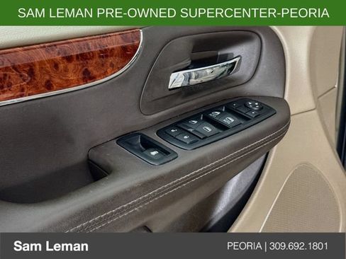 Used 2014 Chrysler Town & Country Touring-L w/ Driver Convenience Group FWD image 17