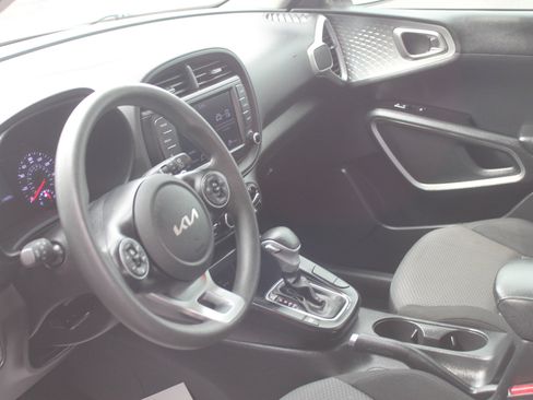 Used 2022 Kia Soul LX FWD image 23