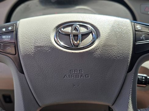 Used 2014 Toyota Sienna SE w/ SE Premium Package w/Entune FWD image 38