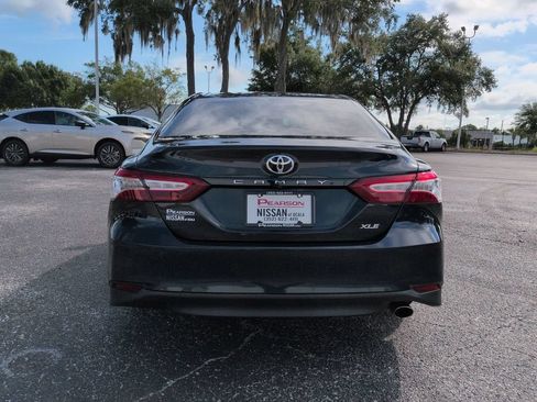 Used 2018 Toyota Camry XLE FWD image 5