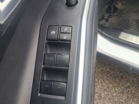 Used 2024 Toyota Highlander XSE image 11