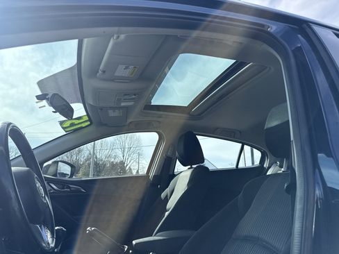 Used 2015 MAZDA MAZDA3 i Touring w/ Technology Package image 28