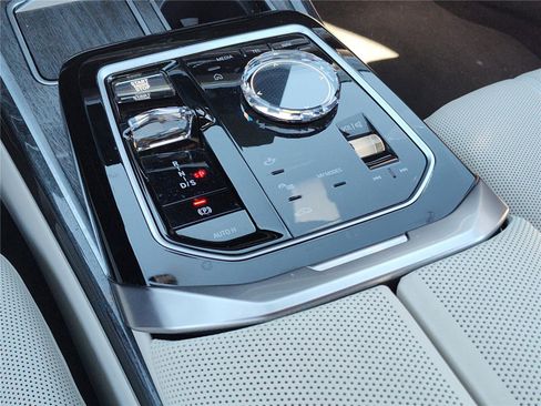 Certified 2023 BMW 740i 740i w/ Executive Package image 18