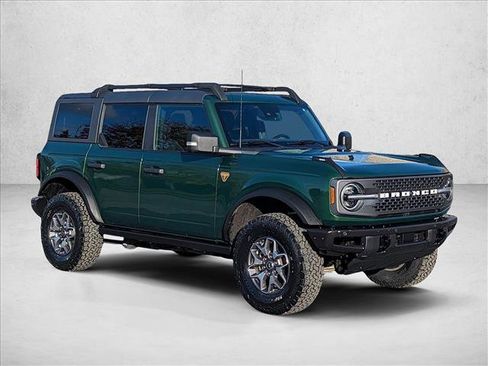 Used 2022 Ford Bronco Badlands image 3