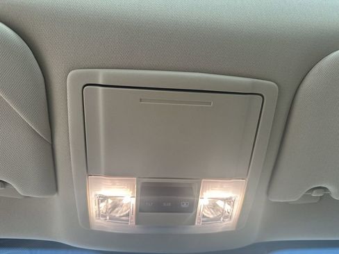 Used 2010 Lincoln MKS image 24