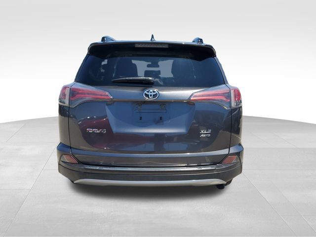 Used 2018 Toyota RAV4 XLE AWD/4WD image 5