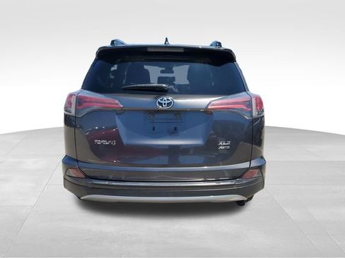 Used 2018 Toyota RAV4 XLE AWD/4WD image 5