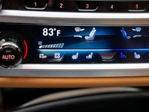 Used 2020 BMW 750i xDrive image 31