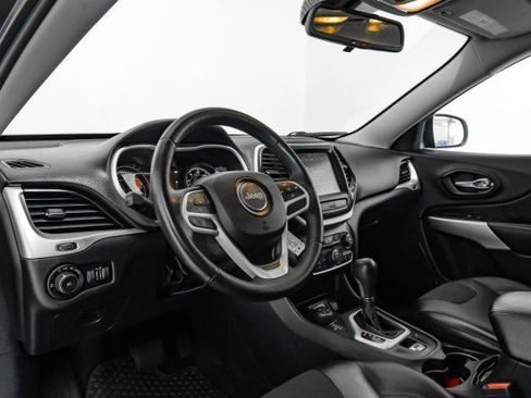 Used 2017 Jeep Cherokee Trailhawk w/ Cold Weather Group image 13