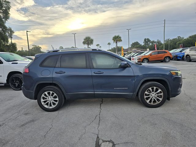 Used 2020 Jeep Cherokee Latitude FWD image 3