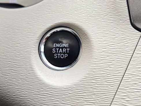 Used 2013 Toyota Sienna XLE FWD image 45